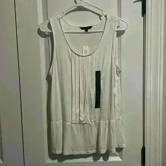 Banana Republic Size Small white Tank Shirt w Pleated Detailing NWT - Picture 1 of 9